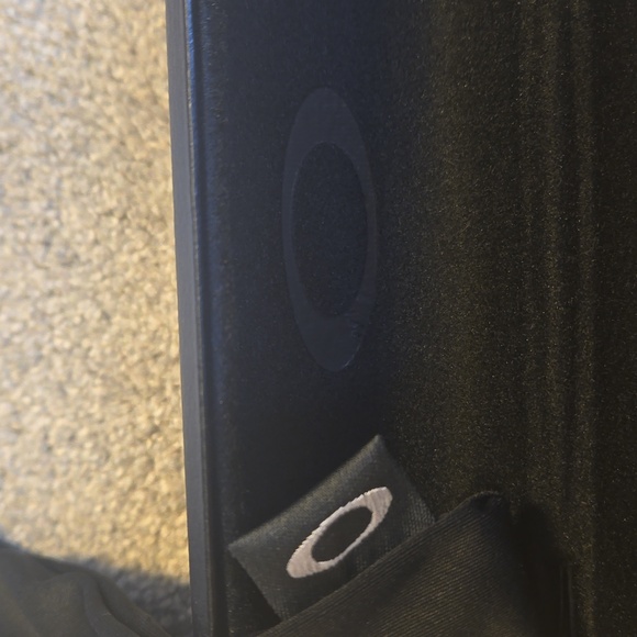 Oakley Glasses Case - Picture 3 of 5
